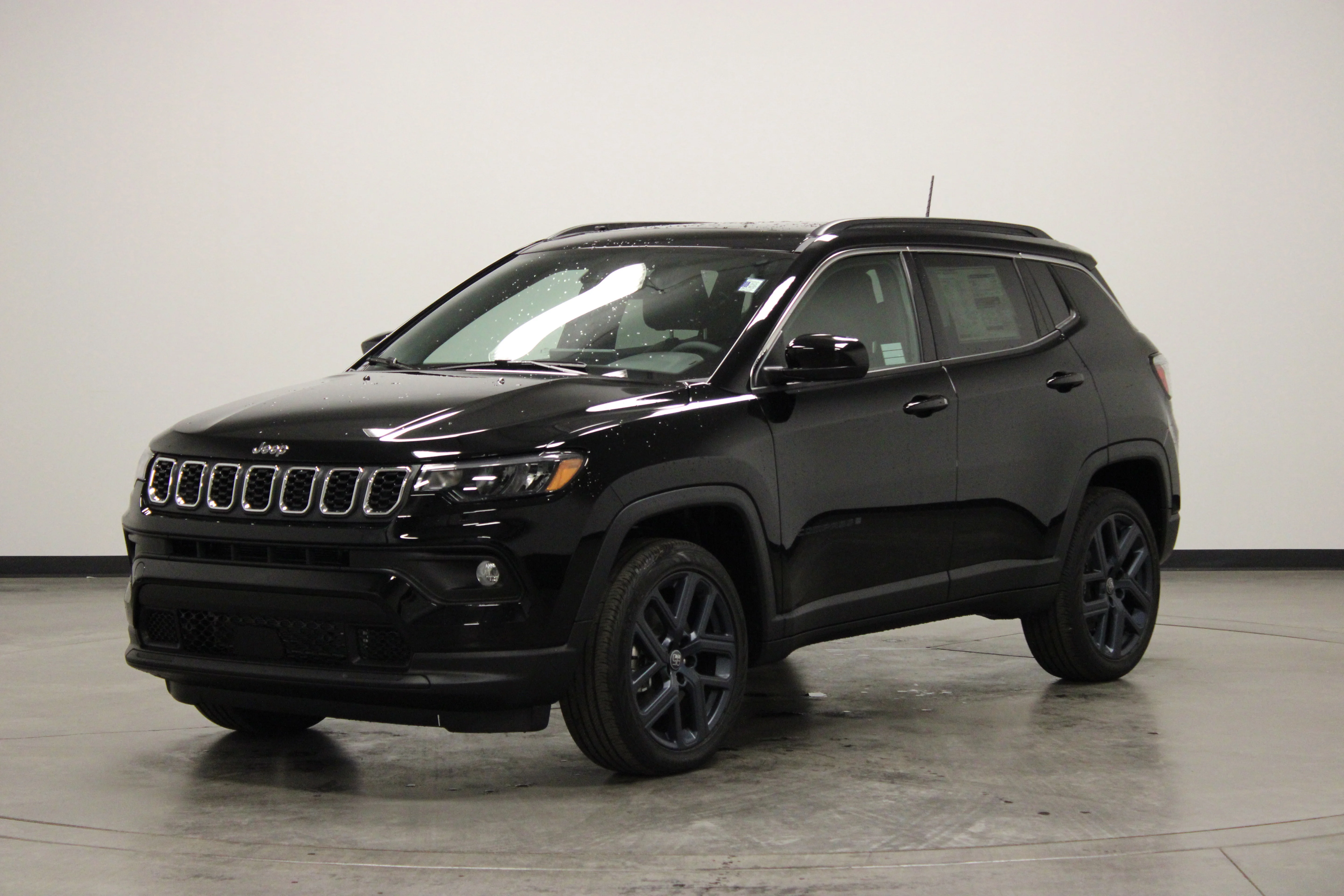 New 2026 Diamond Black Crystal Pearl-Coat Exterior Paint Jeep  image 4