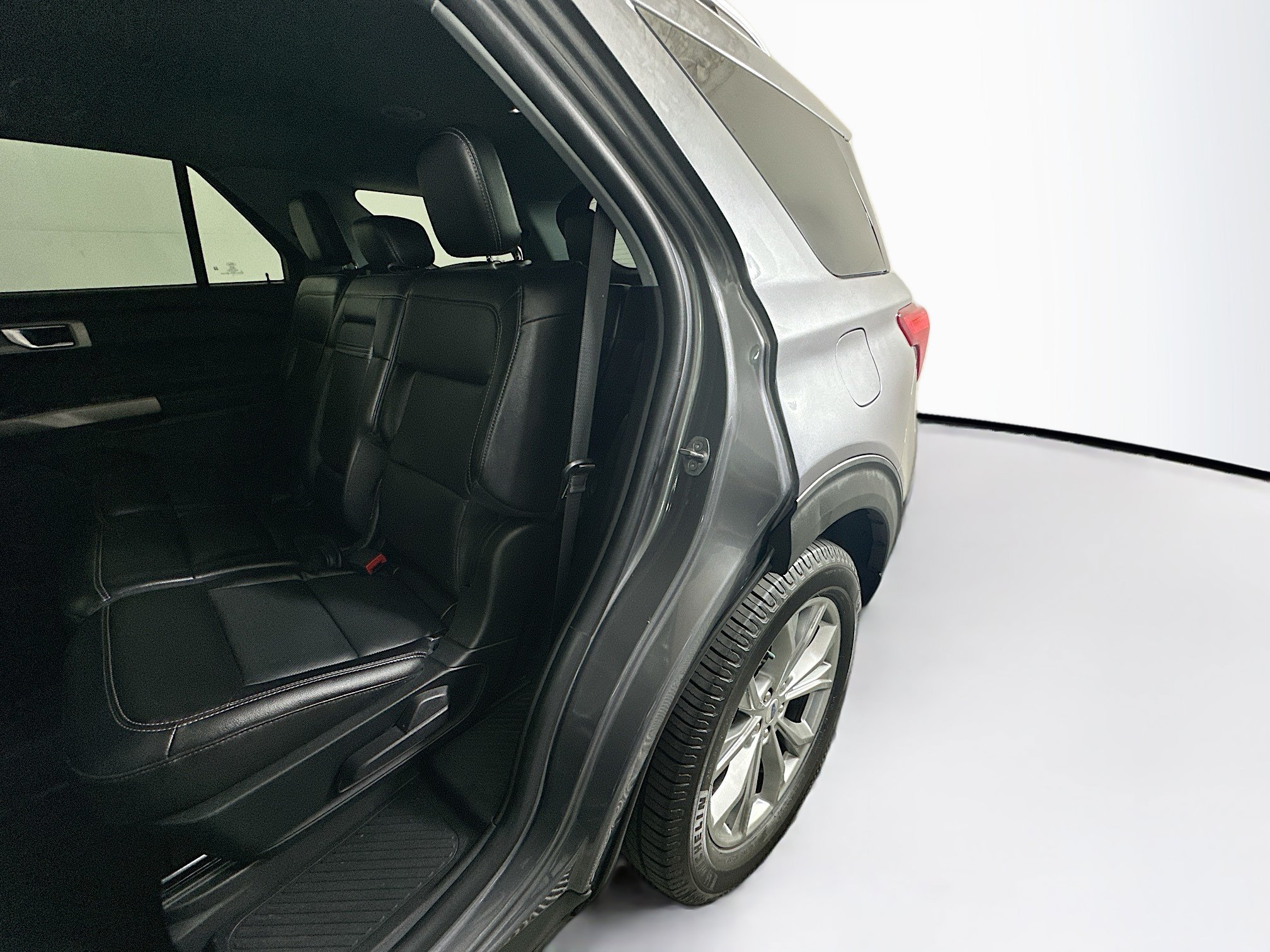 Used 2022 Gray Metallic Ford Limited image 26
