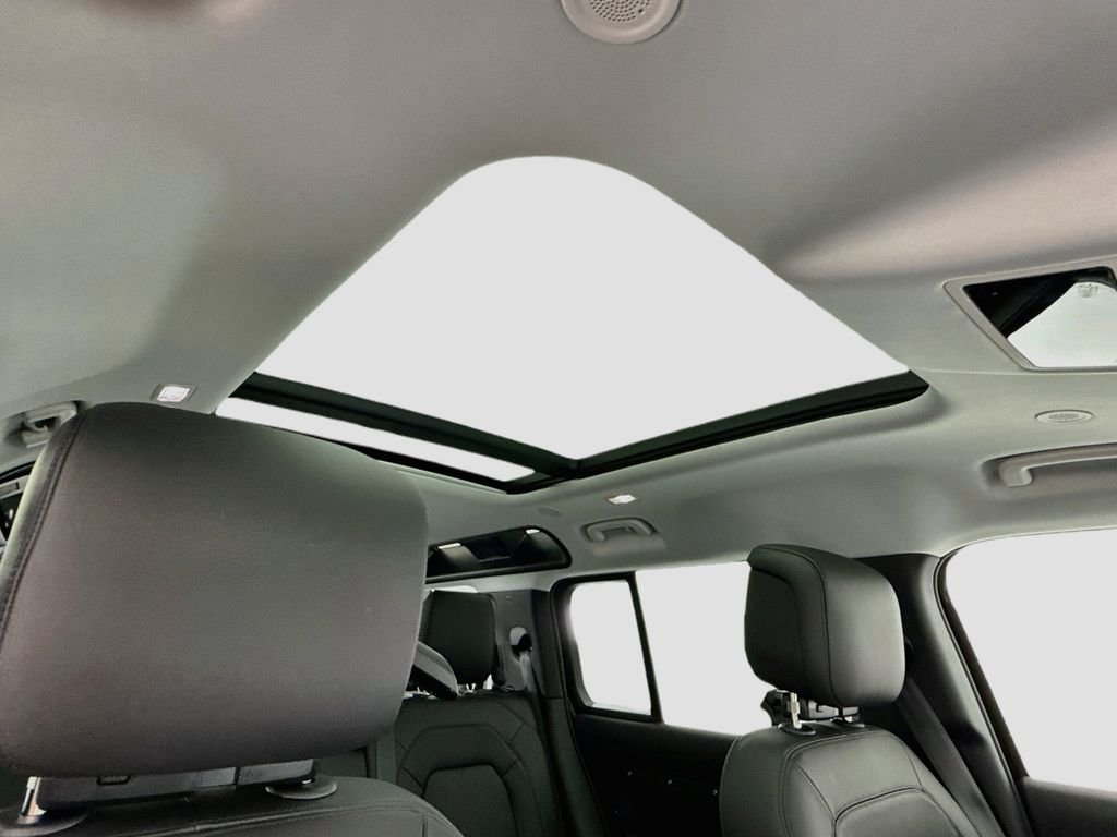 New 2026 Santorini Black Land Rover S image 18