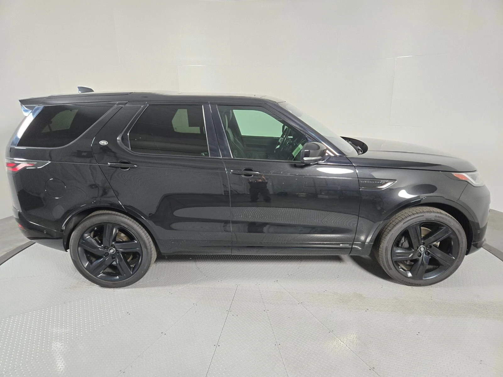 Used 2021 Santorini Black Metallic Land Rover S R-Dynamic image 6