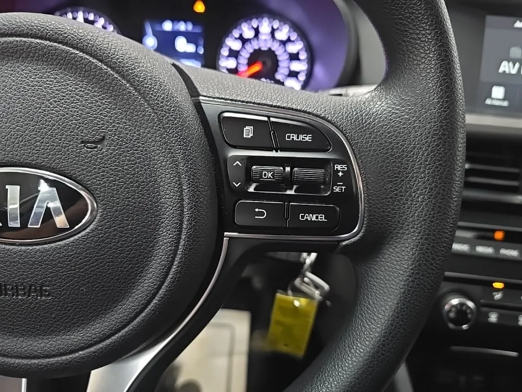 Used 2018 White Kia LX image 20