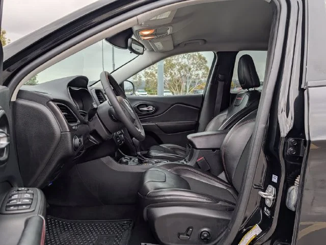 Used 2021 Black Jeep Trailhawk image 11