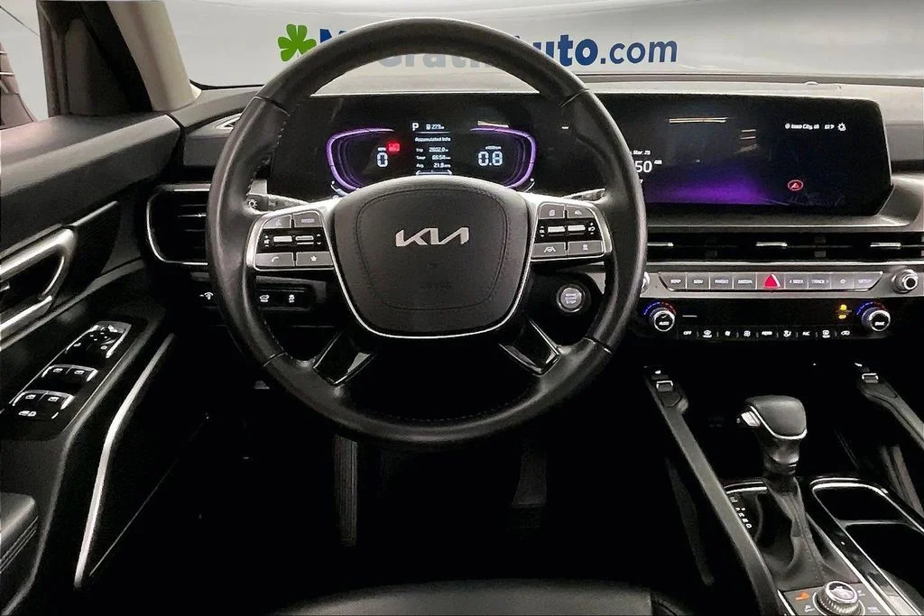 Certified Used 2025 Green Kia S image 8