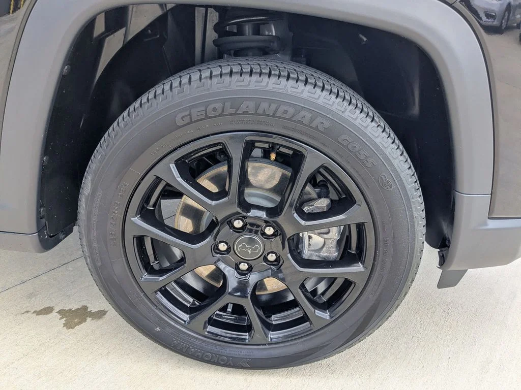 Used 2025 Black Jeep Latitude image 11