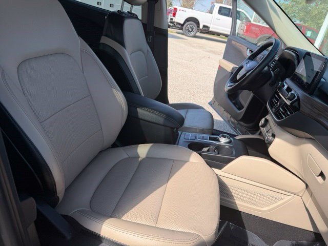 Used 2020 Magnetic Ford Titanium image 37