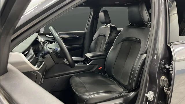 Used 2022 Gray Metallic Jeep Altitude image 9