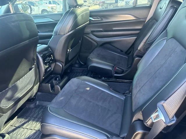 Used 2024 Gray Jeep Altitude image 10