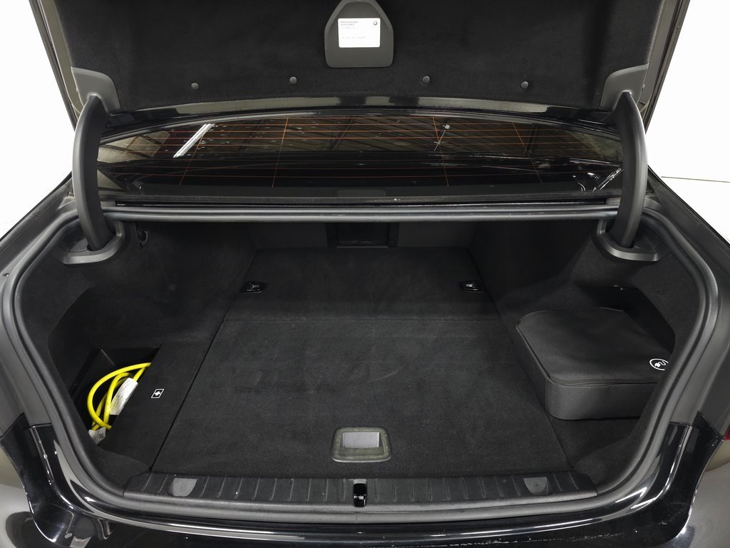 2020 BMW 745E - Image 5