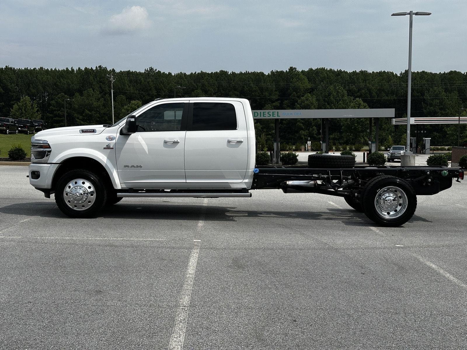 New 2026 Bright White Clear-Coat Exterior Paint RAM Big Horn image 5