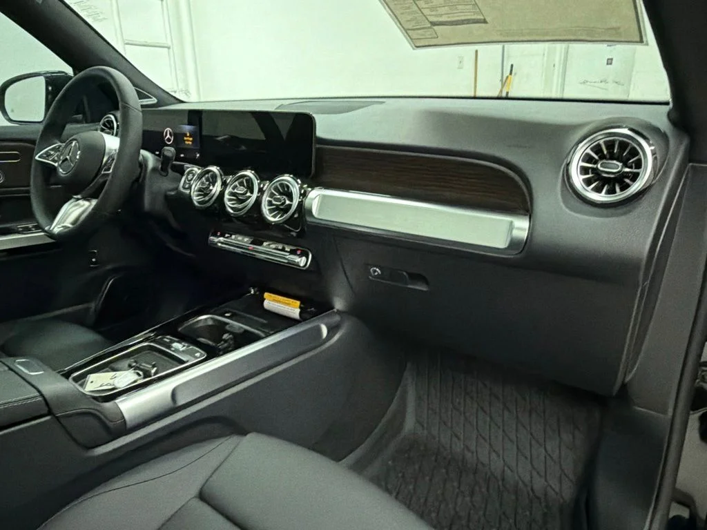 New 2026 Black Mercedes-Benz GLB 250 image 27