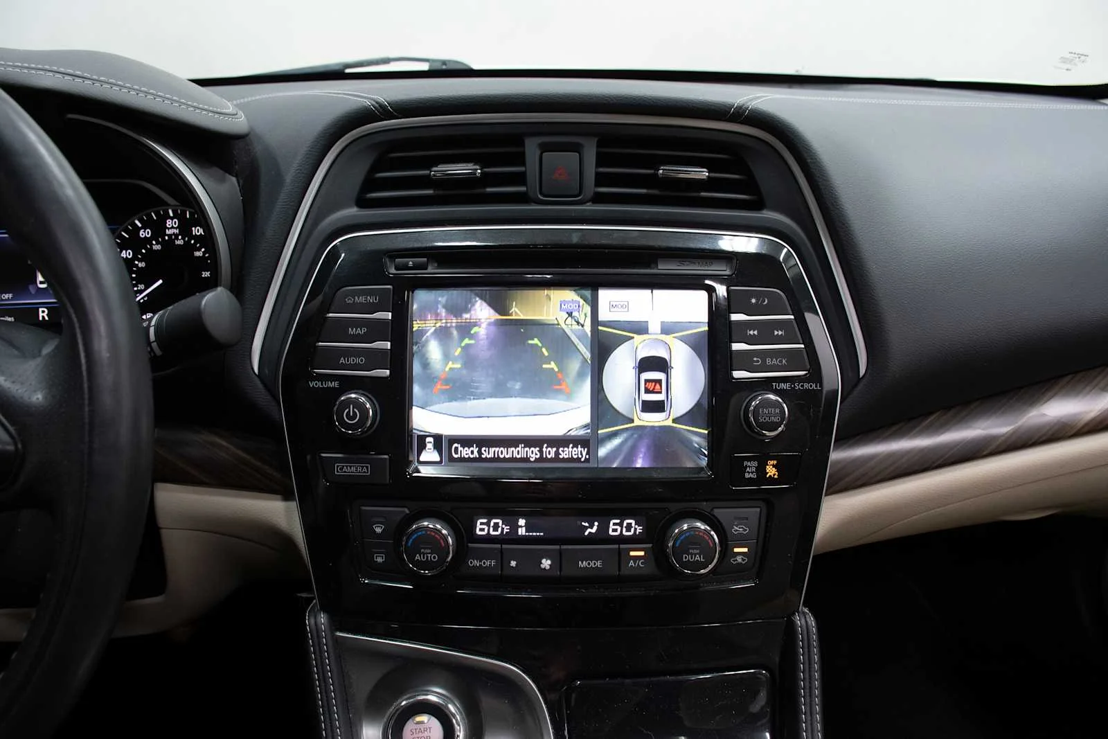 Used 2017 Pearl White Nissan Platinum image 17