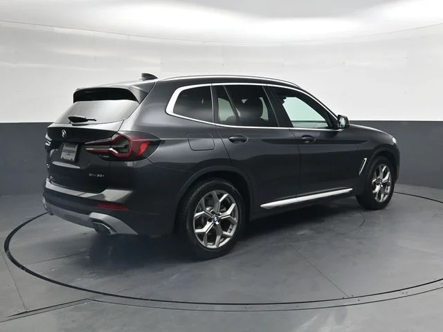Used 2024 Gray BMW sDrive30i image 4