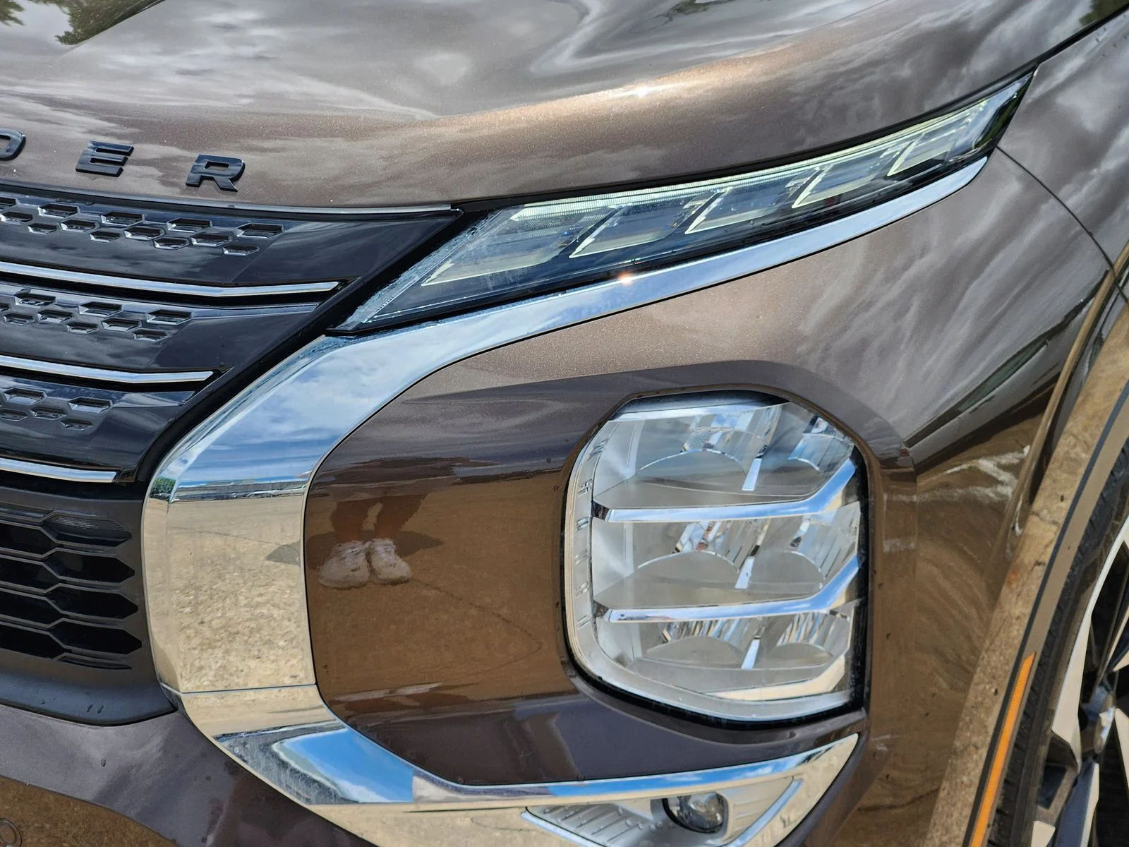 Used 2024 Brown Mitsubishi SEL image 7