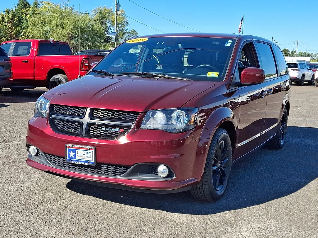 Used 2019 Red Dodge SXT image 5