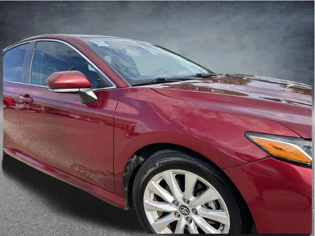Used 2018 Red Toyota LE image 3