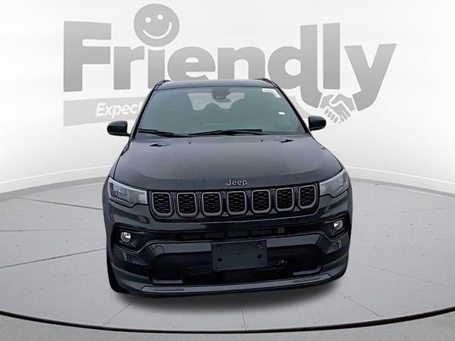 New 2026 Diamond Black Crystal Pearl-Coat Exterior Paint Jeep Limited image 8