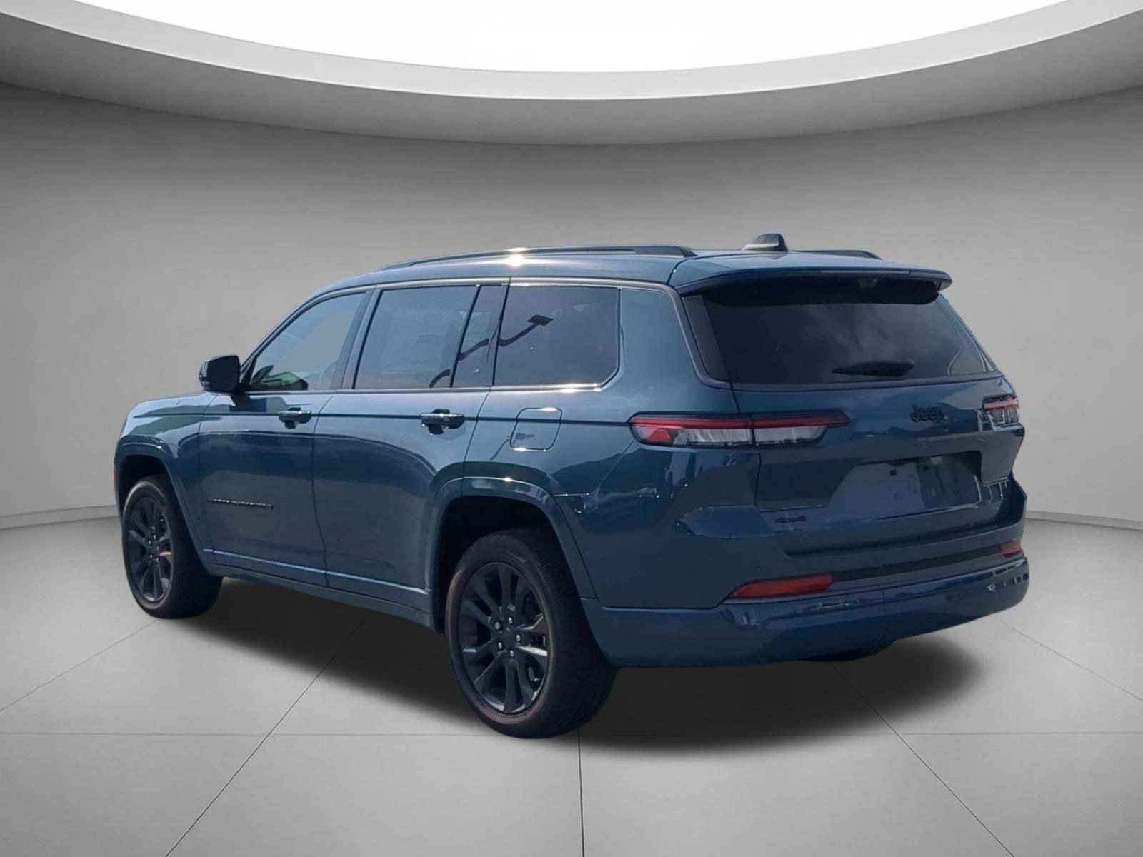 New 2026 Steel Blue Exterior Paint Jeep Limited Reserve image 3