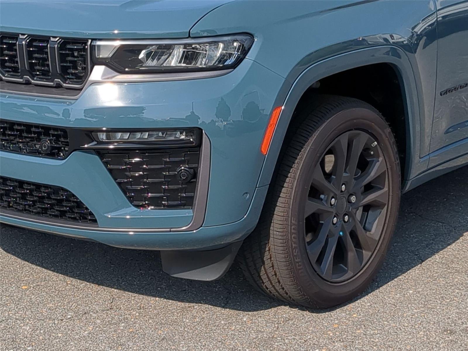New 2026 Steel Blue Exterior Paint Jeep Limited Reserve image 9