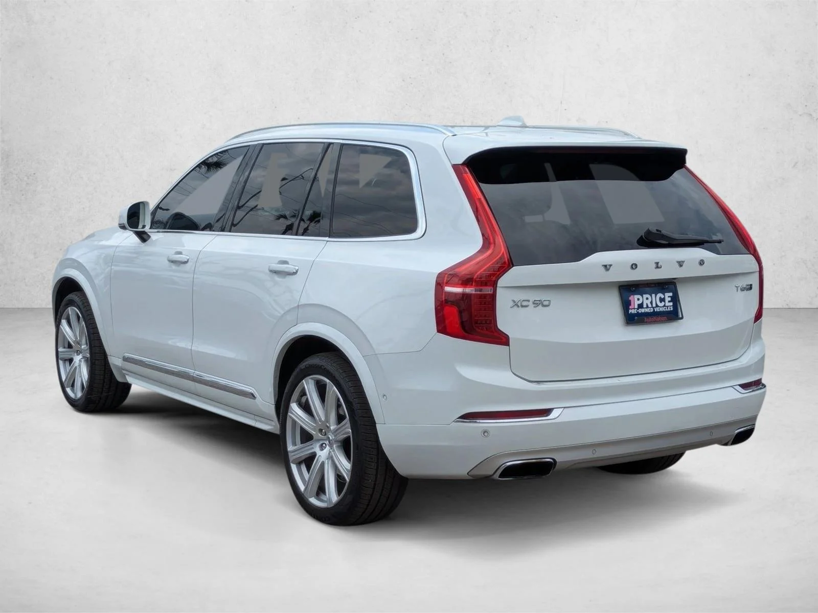 Used 2018 White Volvo Inscription image 8