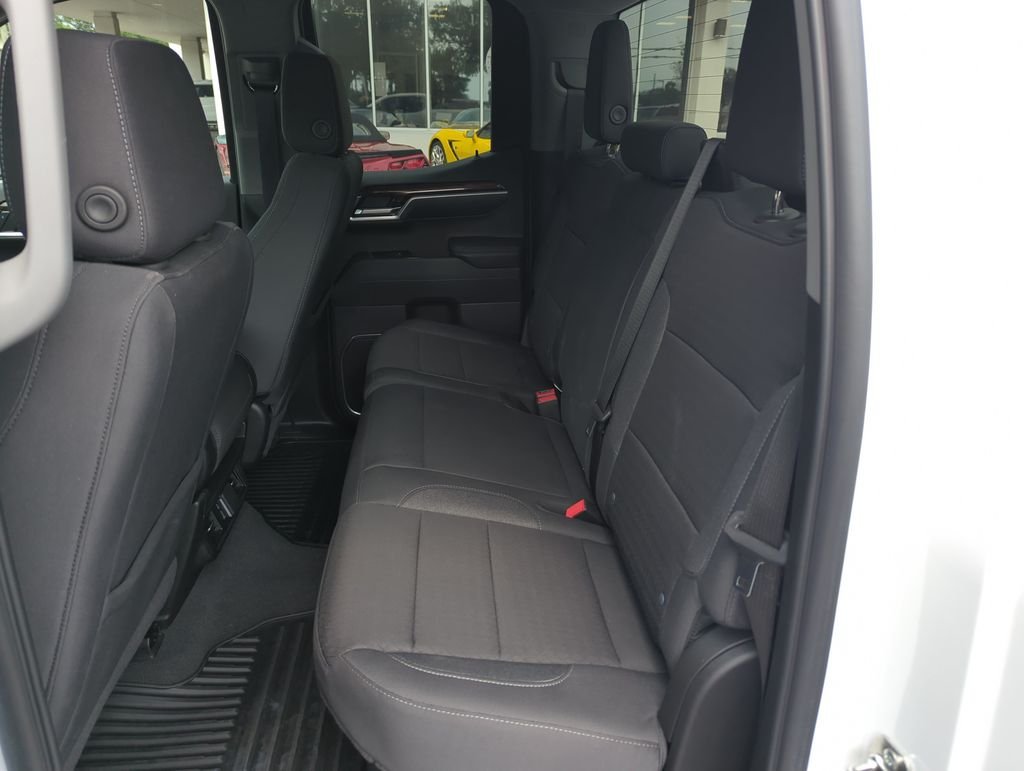 Used 2025 White GMC Elevation image 27