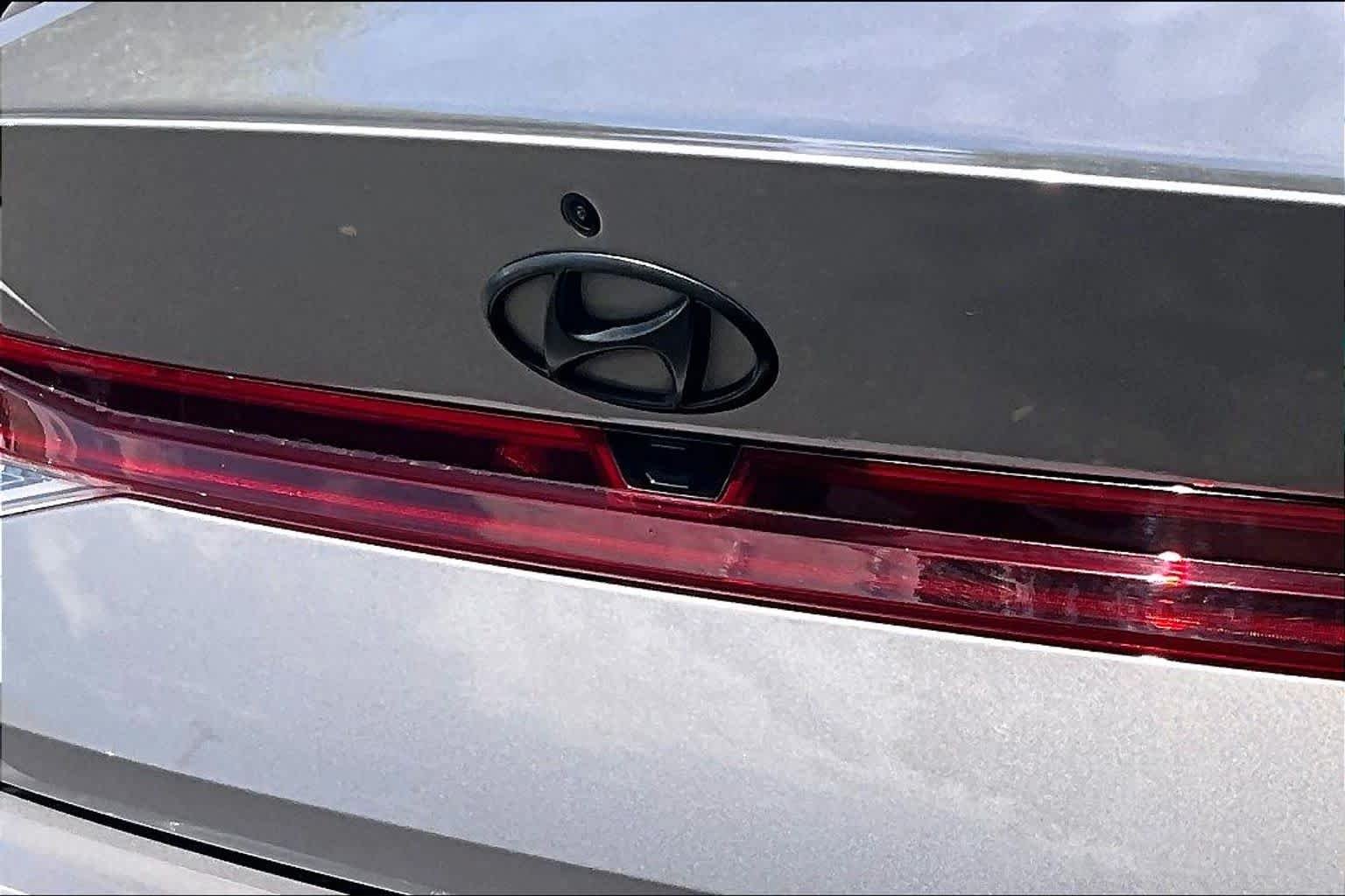 Used 2023 Fluid Metal Hyundai Limited image 10