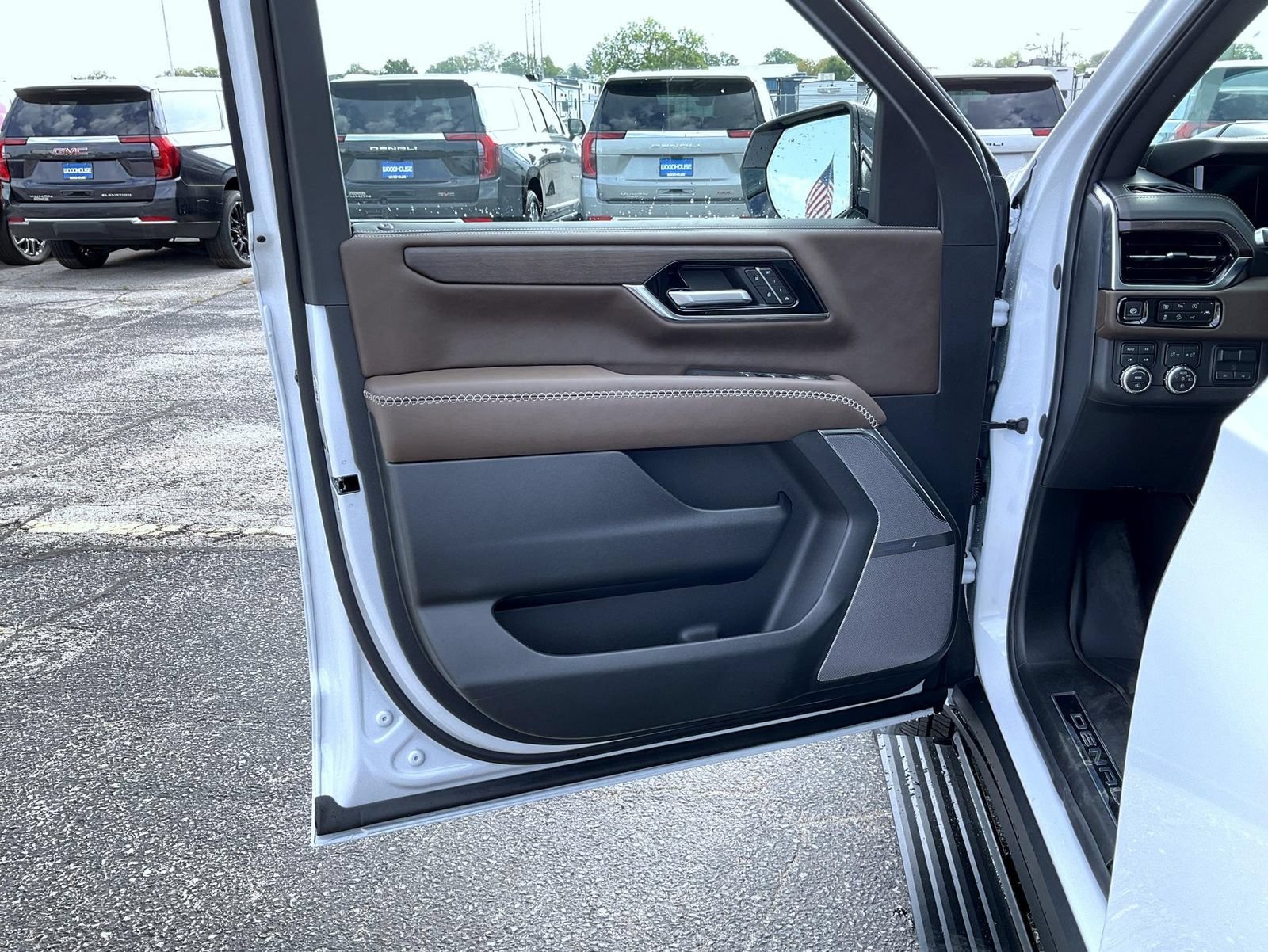 New 2026 Glacier White Tricoat GMC Denali Ultimate image 9