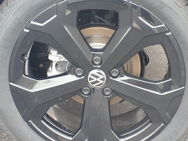 New 2026 Monument Gray Volkswagen SEL 4Motion image 2