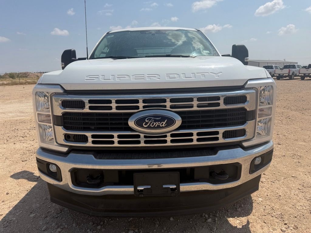 Used 2025 Oxford White Ford XLT image 2
