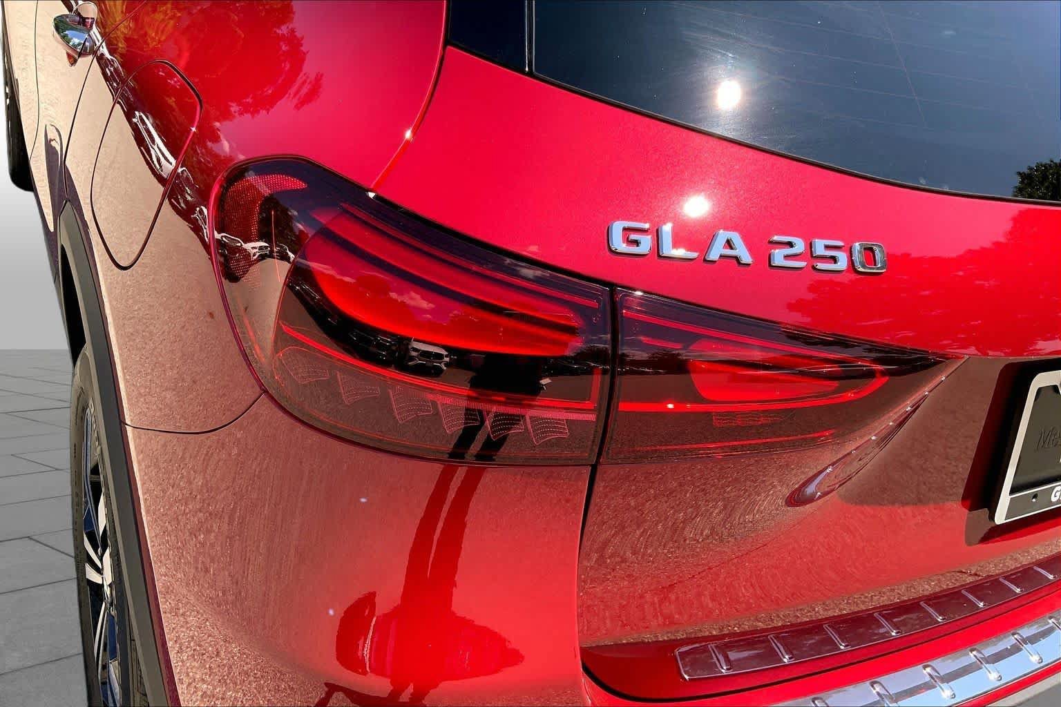 New 2026 MANUFAKTUR Patagonia Red Metallic Mercedes-Benz GLA 250 image 18