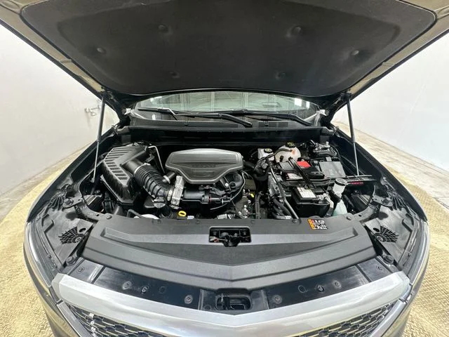 Used 2024  Cadillac Premium Luxury image 19