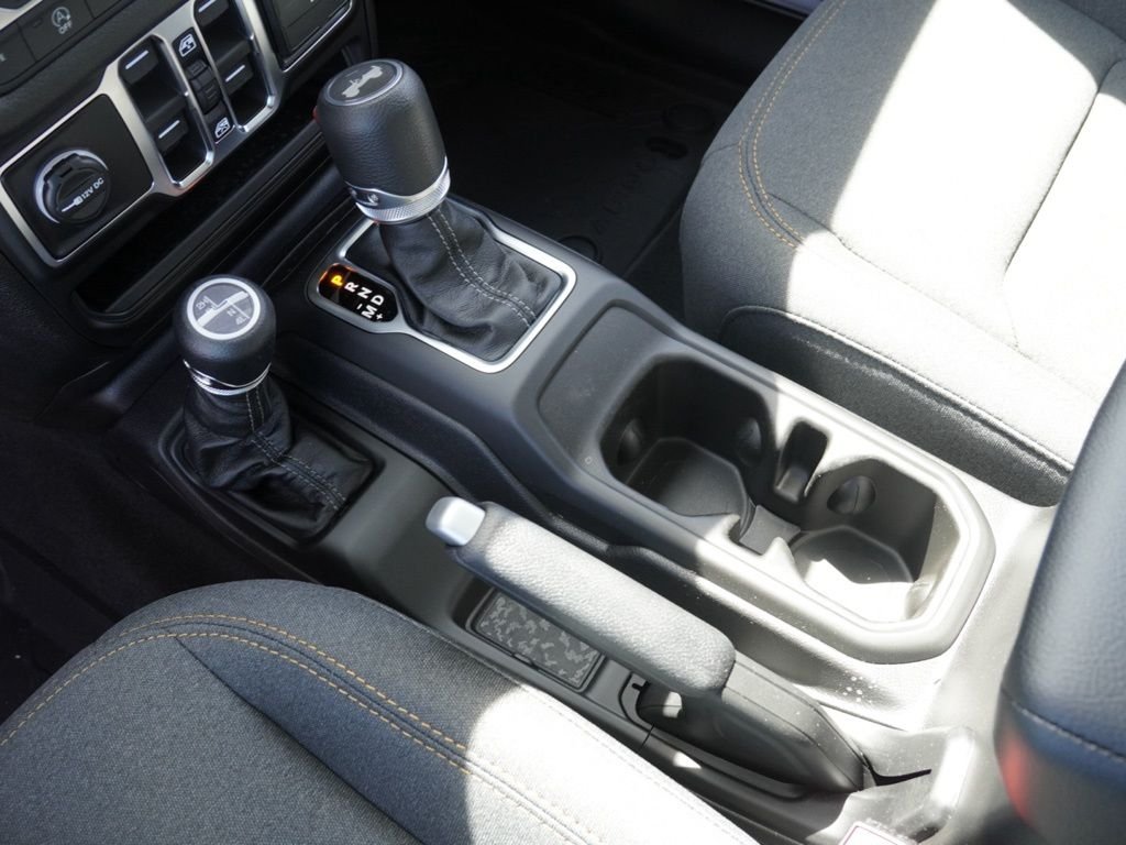 New 2026 Bright White Clear-Coat Exterior Paint Jeep Sport image 17