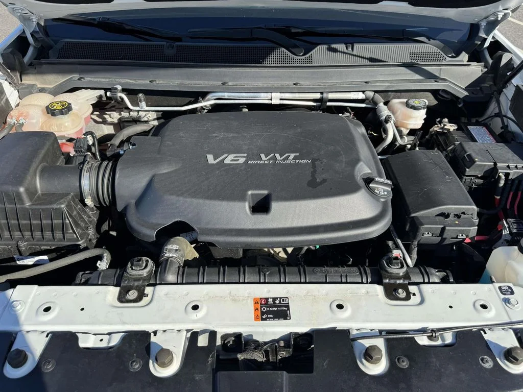 Used 2022 White Chevrolet LT image 13