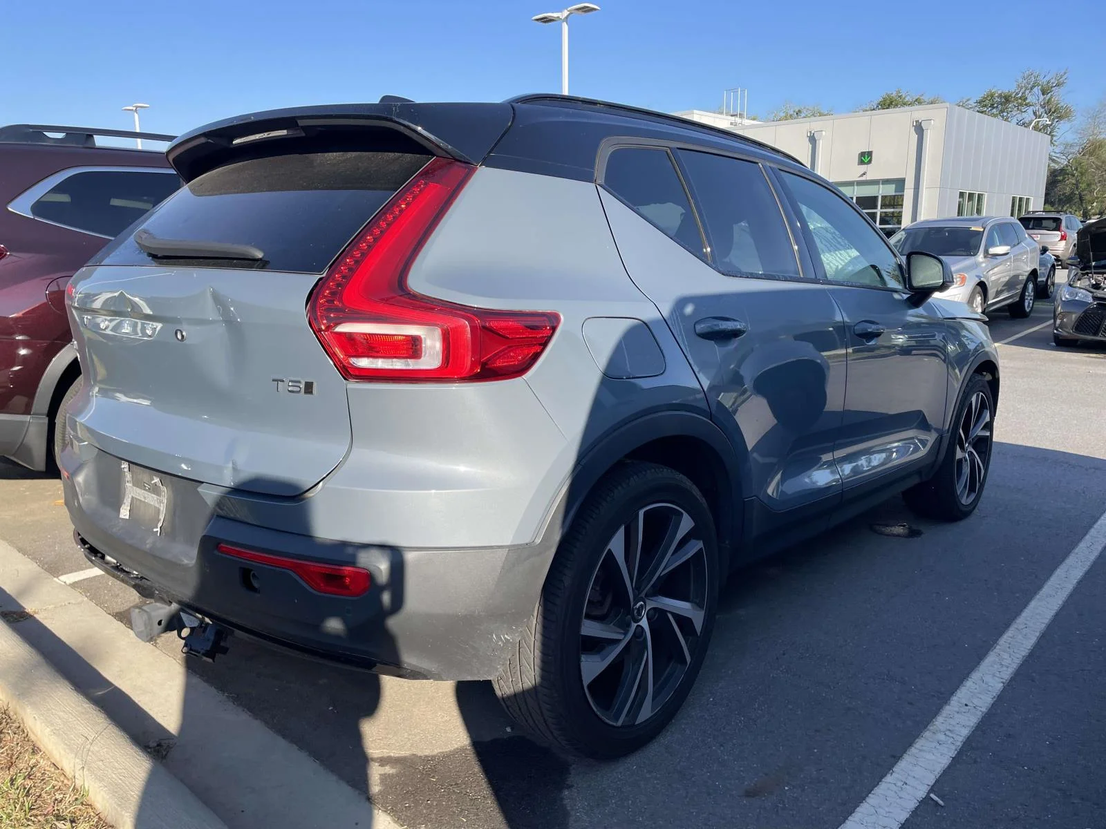 Used 2021  Volvo R-Design image 4