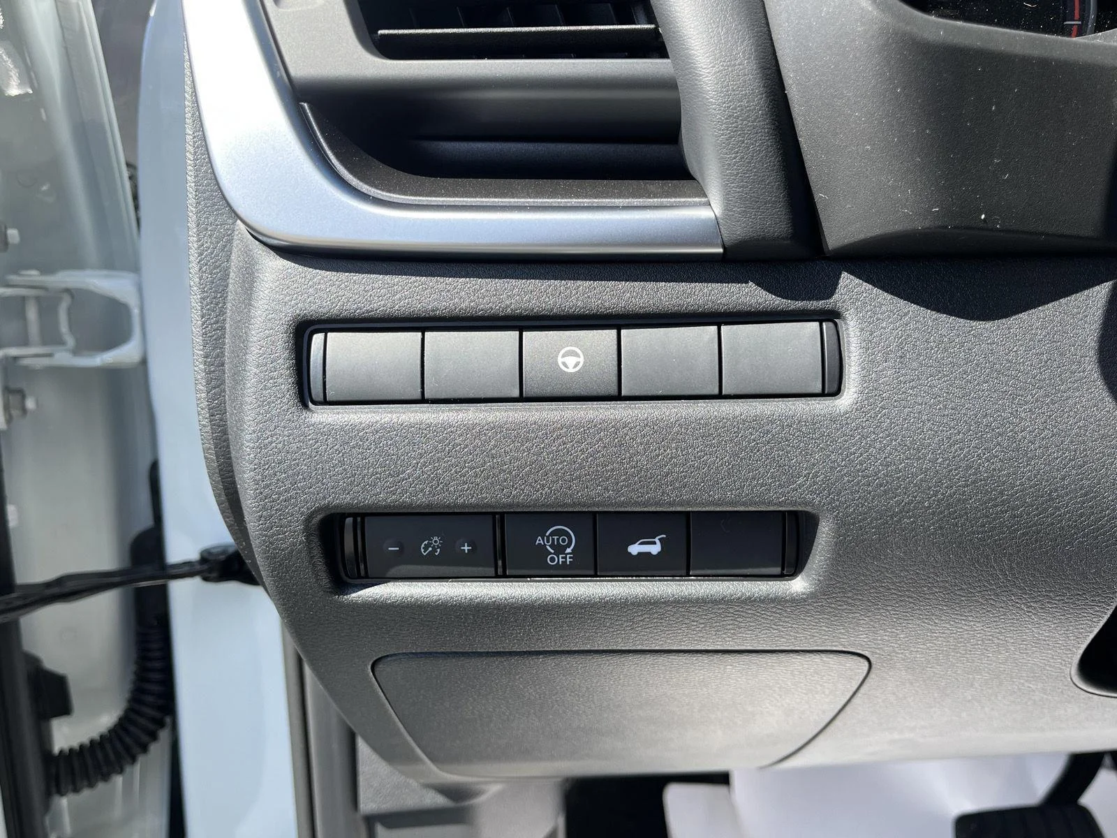 New 2026 Everest White Pearl TriCoat Nissan Dark Armor™ image 30