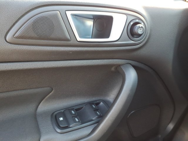 Used 2014 Silver Ford SE image 20
