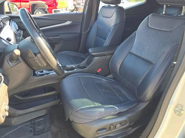 Used 2023 SILVER FLARE METALLIC Chevrolet Premier image 20
