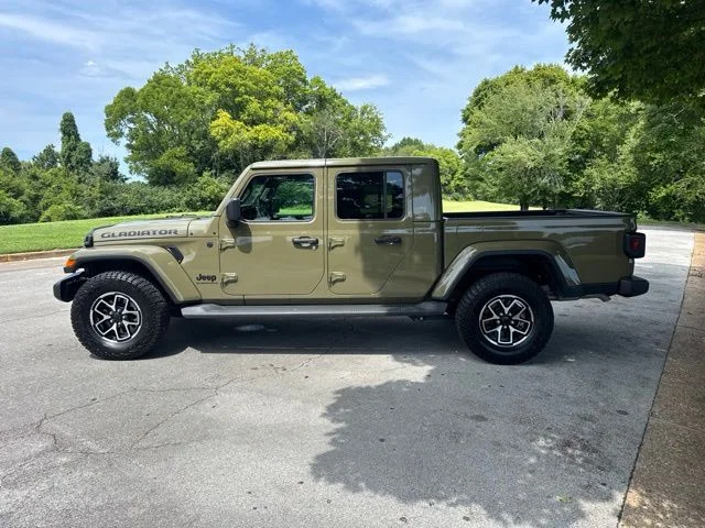 Used 2025  Jeep High Tide image 4