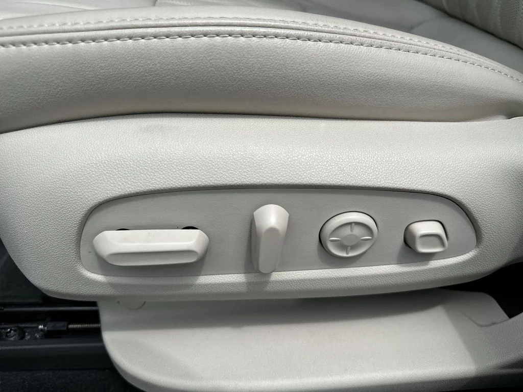 Used 2022 Green Buick Avenir image 14