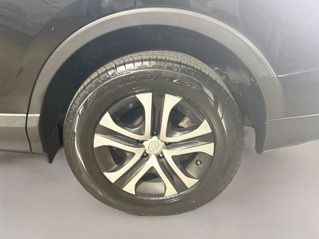 Used 2018 Gray Toyota LE image 27