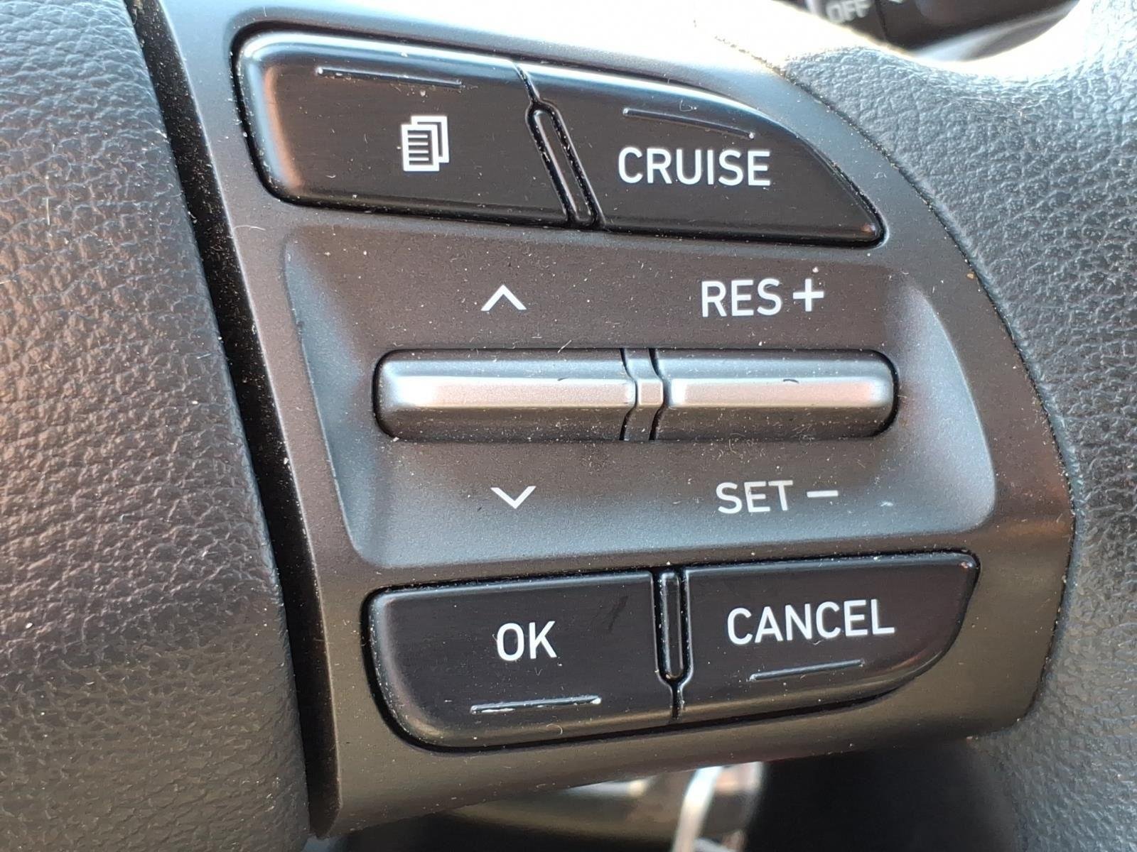 Used 2019 Chalk White Hyundai SE image 17