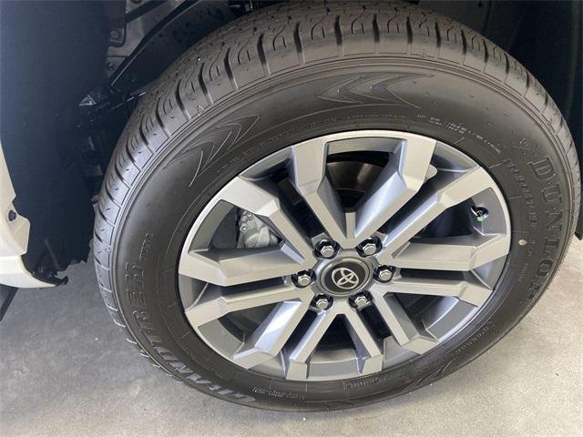Certified Used 2025 WIND CHILL PEARL Toyota  image 19