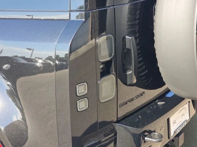 New 2026 Santorini Black Land Rover X-Dynamic SE image 23