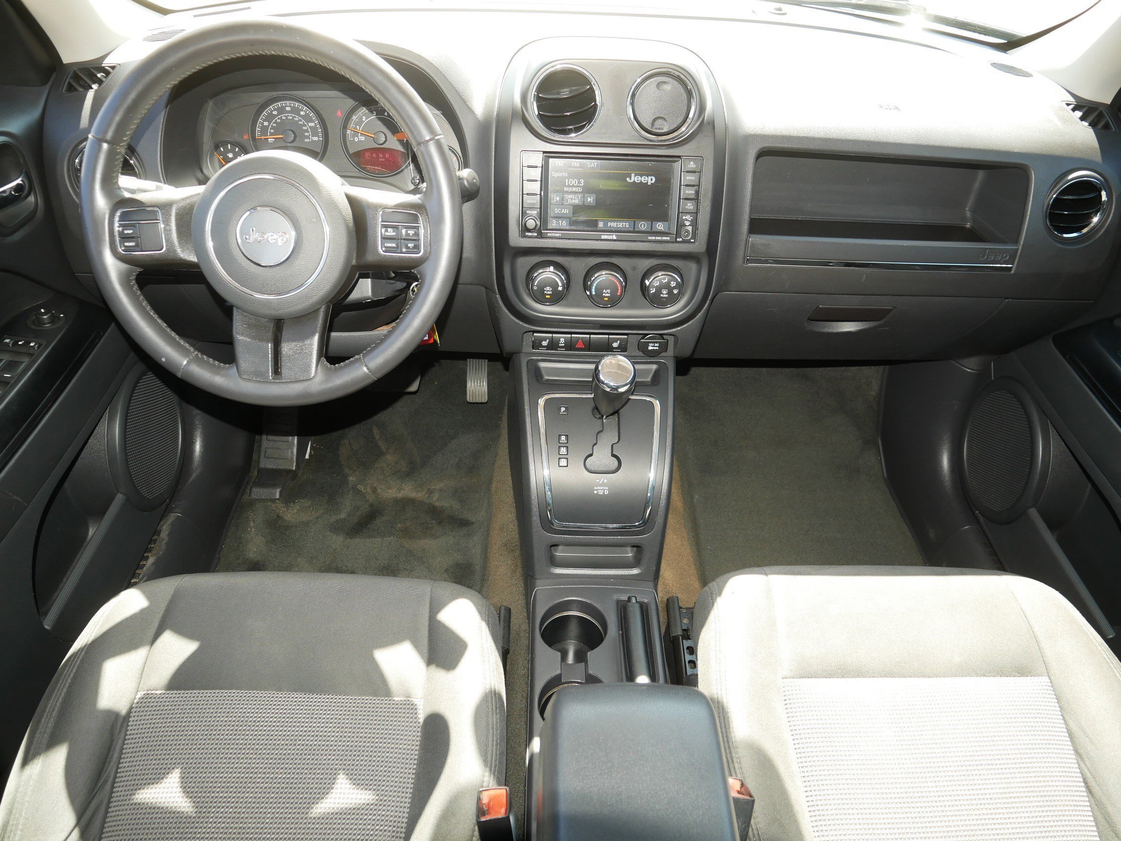 Used 2017 Mojave Sand Clearcoat Jeep Latitude image 10