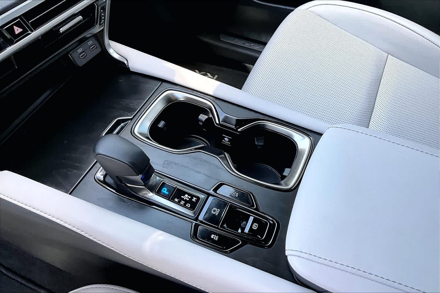 Used 2024 Eminent White Pearl Lexus Premium image 17