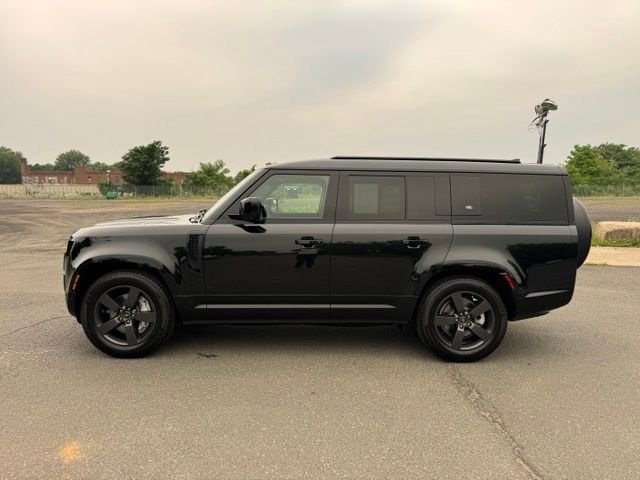Certified Used 2023 Black Land Rover X-Dynamic SE image 2