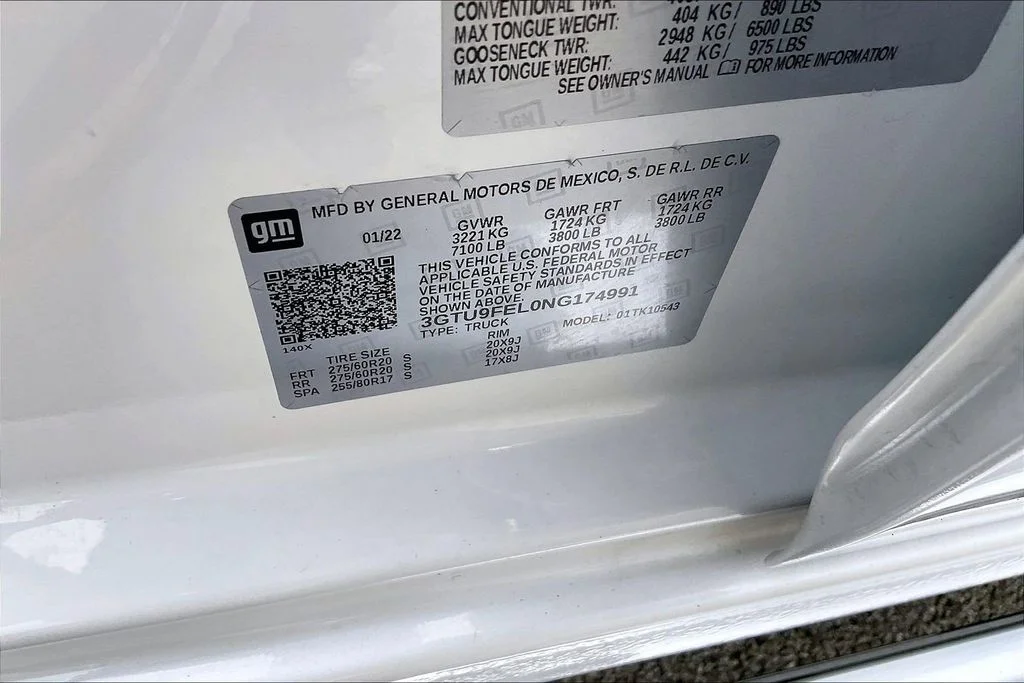 Used 2022 White GMC Denali image 16