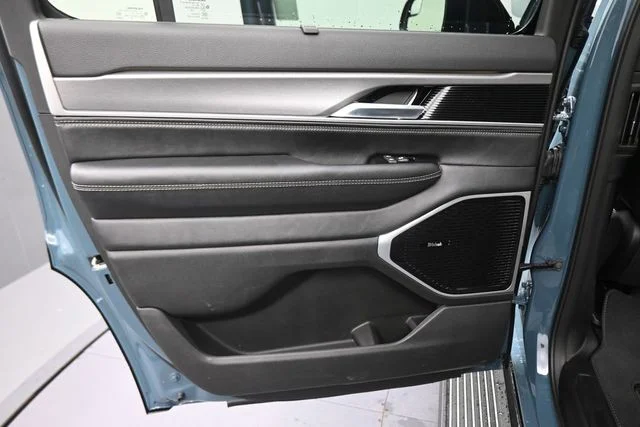 New 2026 Steel Blue Exterior Paint Jeep Limited Reserve image 26