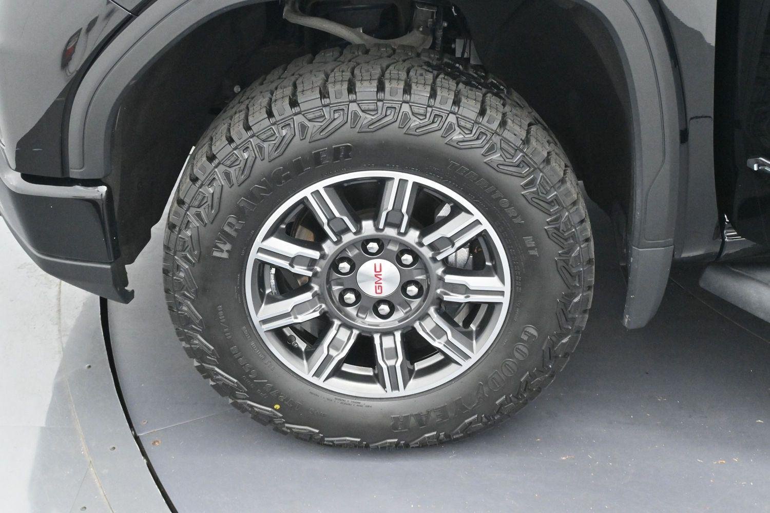 Used 2024 Onyx Black GMC AT4 image 34