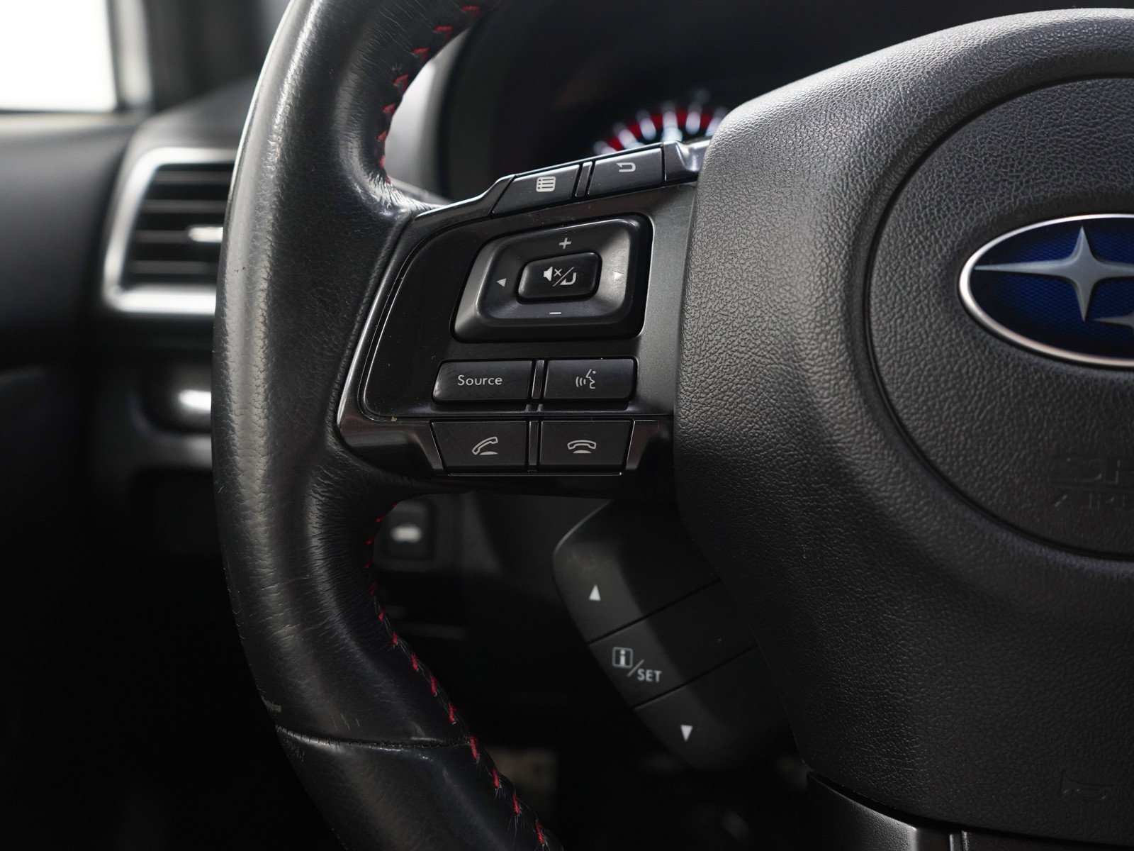 Used 2018 Ice Silver Metallic Subaru  image 22