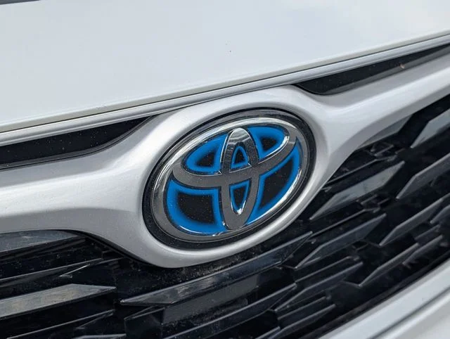 Used 2023 Beige Toyota XLE image 19